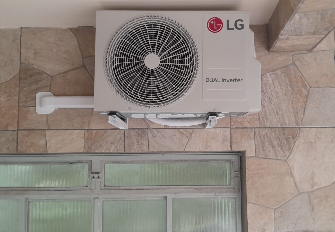 Condensadora LG Dual Inverter instalada externamente